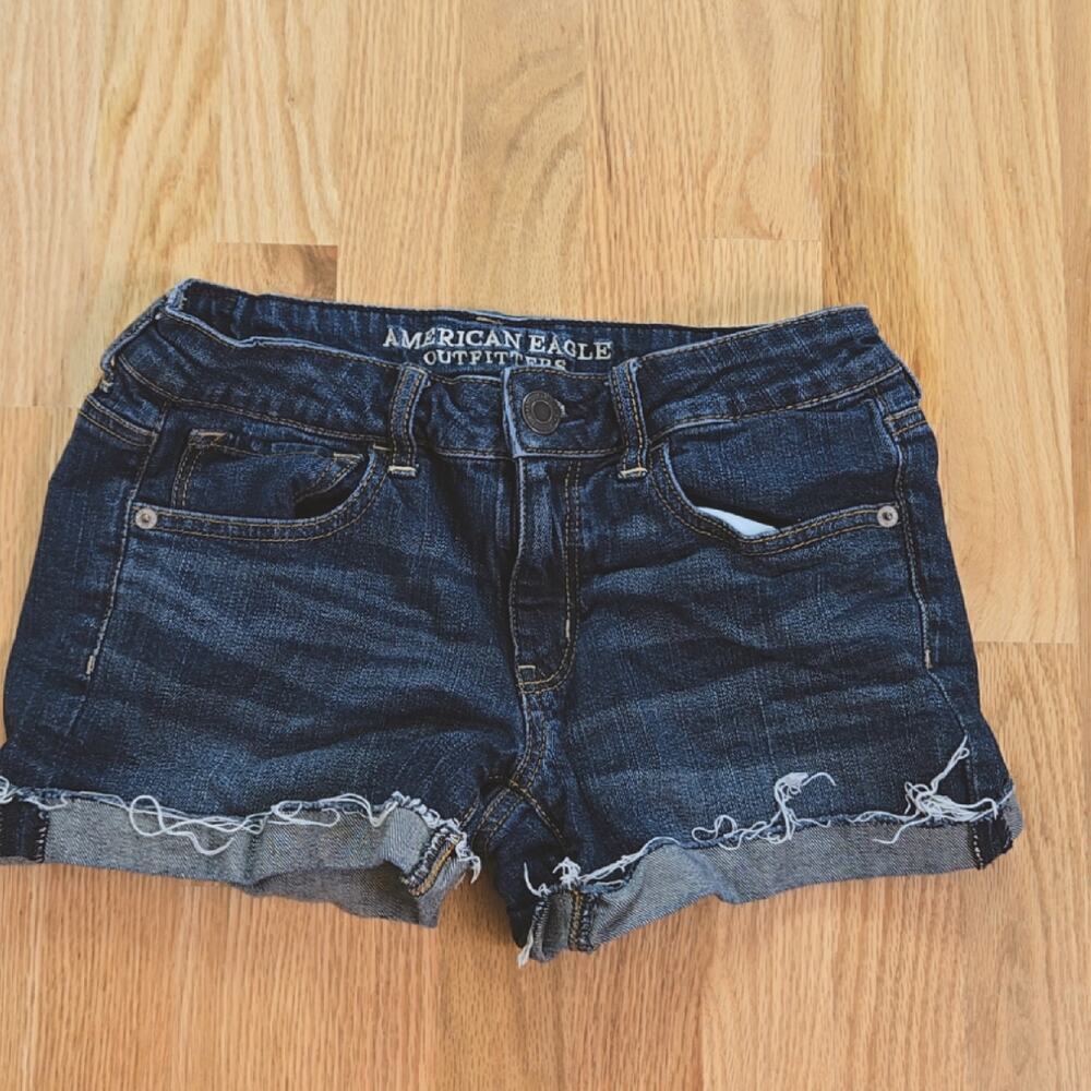 American Eagle women's Stretch cuffed shorts size 6